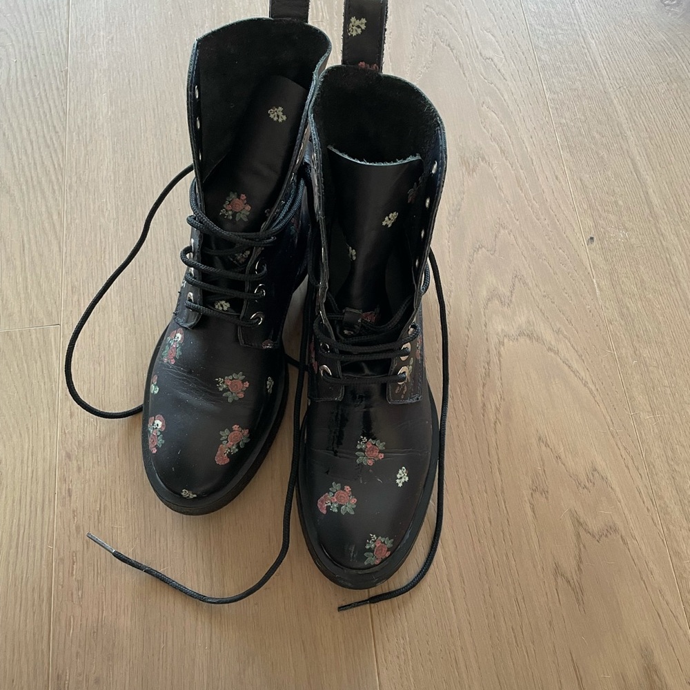 STEVE MADDEN black boots FLORAL ANKLE Combat 8